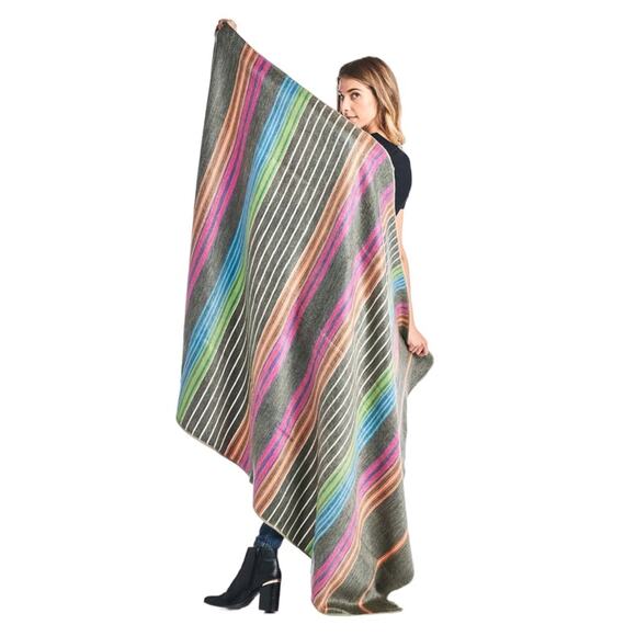 Shupaca Alpaca Throw Blanket in Fireworks - Picture 3 of 11